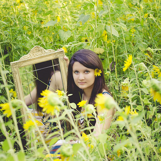 Ste. Genevieve Photographer | Delani & sunflowers